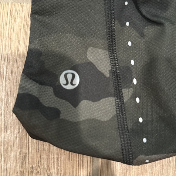 Camo Lululemon Running and Training T-Shirt - Picture 4 of 4